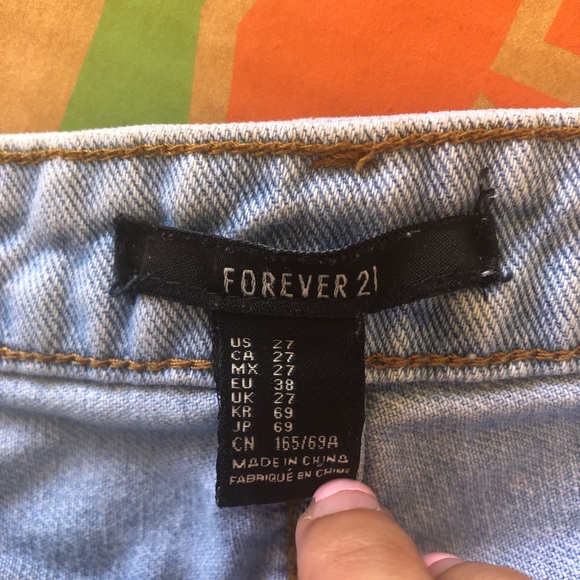 EUC Forever 21 Classic Blue Denim Shorts - Picture 6 of 7